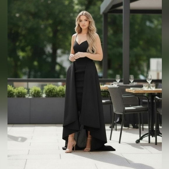 Bariano Dresses & Skirts - Bariano Black Walk-thru Dress with Spaghetti Straps
